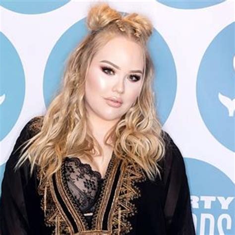 Youtuber Nikkietutorials Comes Out As Transgender