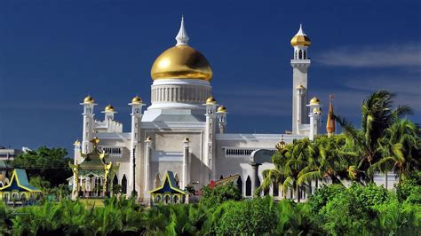 Sultan Omar Ali Saifuddin Mosque Beautiful Mosques