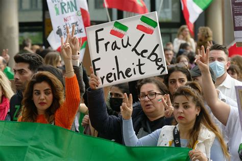 Tausende Bei Iran Und Ukraine Demo In Köln