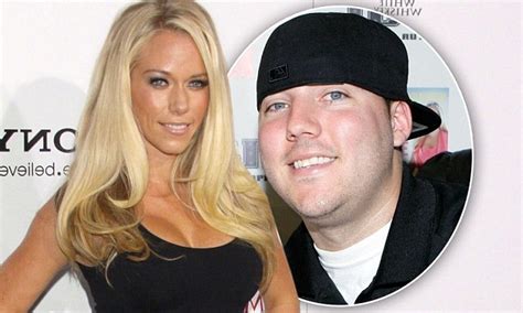 kendra wilkinson disowned by her brother after she keeps news of her second pregnancy a