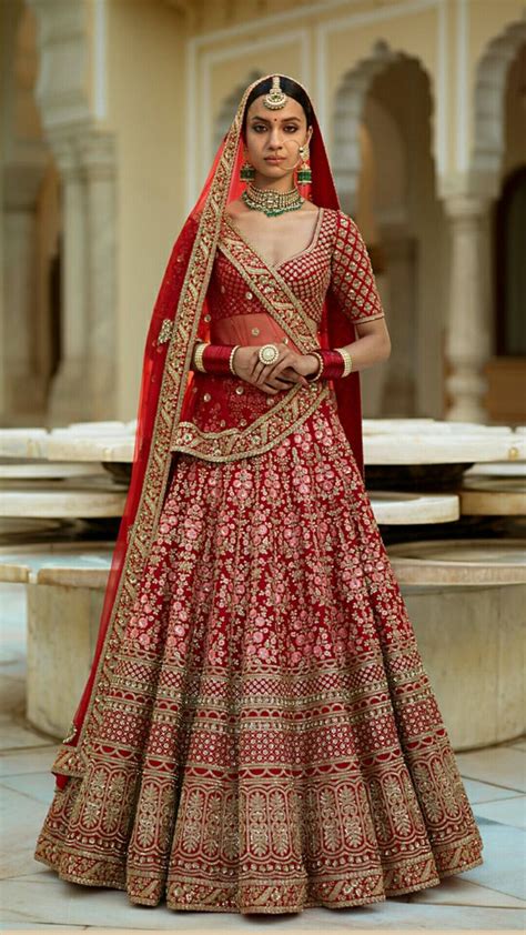 Pin By Abhilasha Jaiswal On Bridal Indian Bridal Outfits Bridal Lehenga Red Indian Bridal Wear