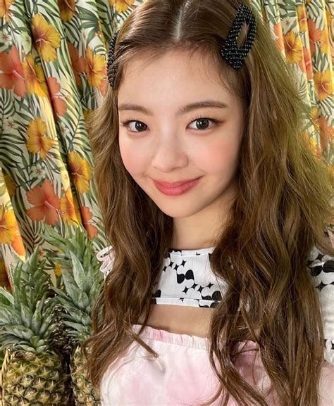 itzy s lia shows off her adorable visuals in latest instagram uploads kpophit kpop hit
