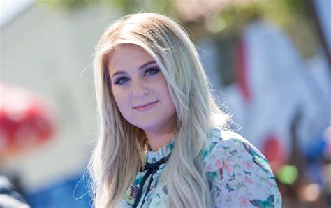 Meghan Trainors All About That Bass Passes 2 Billion Views On Youtube