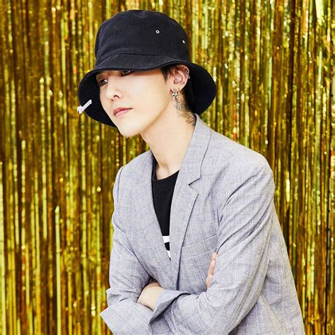 He also loves styling and playing with different hairstyles and colors. This Caused G-Dragon To Hide His Face In Embarrassment ...