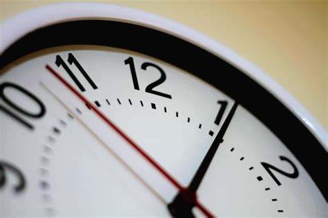 Fotos Gratis Reloj Mano Blanco Hora Línea Minuto Fecha De