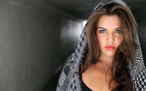 Click Here To Download In HD Format Danielle Campbell Superwallpapers In