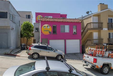 Emoji House In La Beach Town Infuriates Feuding Neighbors