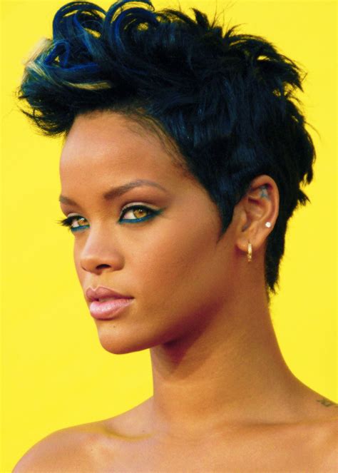 Pin By Danyєllє Alєxandєr On Starstruck Short Hair Styles Rihanna