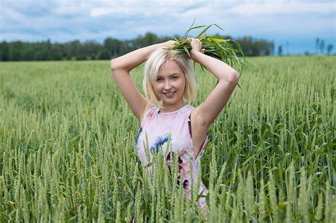 Prettty Girl In A Field Of Wheat Blonde Smile Model Wheat Hd