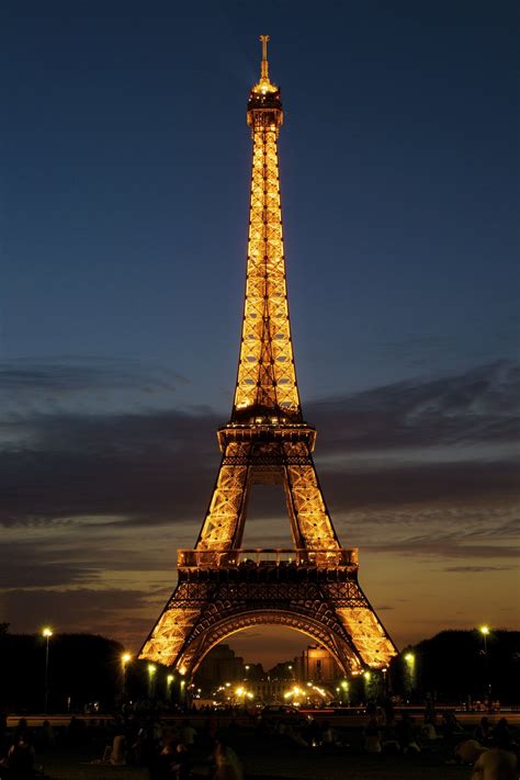 La Tour Eiffel Nei Colori Del Crepuscolo Paris Tour Eiffel Tour