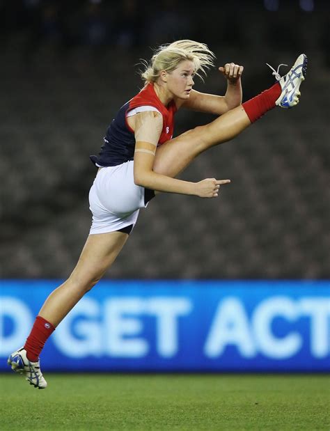 Psbattle Female Aussie Rules Player Sports Afl Beautiful Athletes