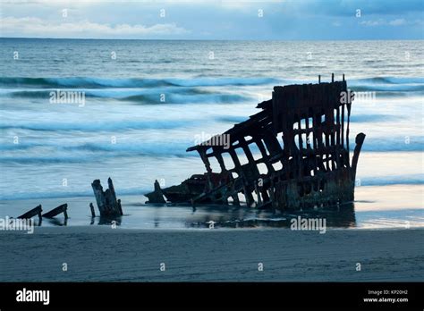 Peter Iredale Shipwreck Fort Stevens Hi Res Stock Photography And