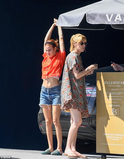 Tallulah Willis Flashes Her Tummy While Grabbing Lunch With Sister Rumer In Los Angeles Daily