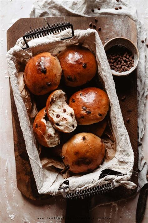 Shop choco chips & cocoa ingredients at best prices from our online baking store.shipping across india. MILK BUNS WITH CHOCOLATE CHIPS / ULTRA SOFT