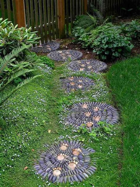 Each of them comes with source that links to the full tutorial or more details so that you can do it yourself. 10 Garden Stone Design Ideas, Awesome and also Beautiful | Stepping stone pathway, Garden ...