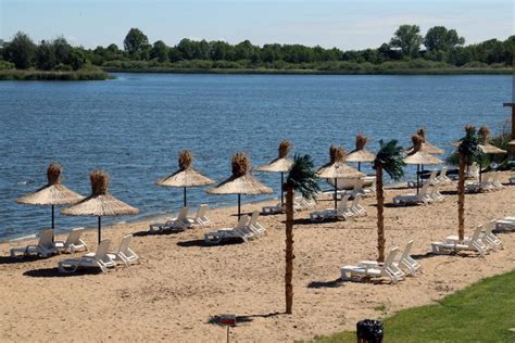 Polskie Hawaje Plaża W Kunicach Kusi Złotym Piaskiem Słomianymi