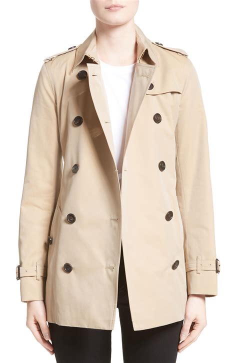 Lyst Burberry Kensington Short Trench Coat In Natural