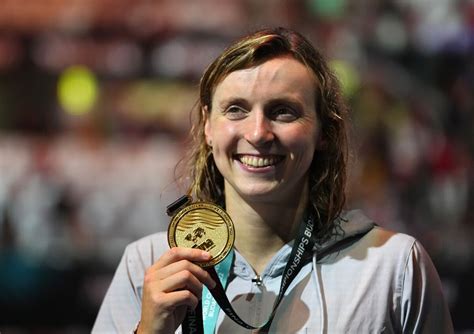 Katie Ledecky Extends Medals Record With 800 Freestyle Title Los Angeles Times