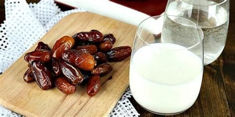 Buah kurma kaya gizi, didalamnya mengandung nutrisi dan vitaman yang dibutuhkan tubuh. Resepi Jus Susu Kurma Yang Mudah Dan Sedap | Azhan.co