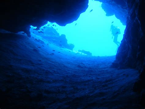 무료 이미지 물 형성 다이빙 푸른 지느러미 몇 개의 지형 바다 동굴 스쿠버 다이버 지리적 특징 얼음 동굴