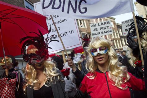 Les Prostituées Damsterdam Manifestent Contre La Fermeture De Vitrines La Presse