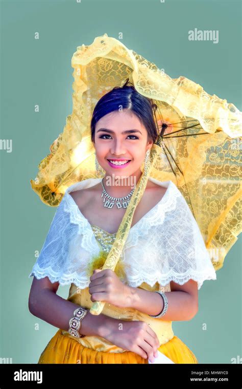 Filipino Teen Girl Hi Res Stock Photography And Images Alamy
