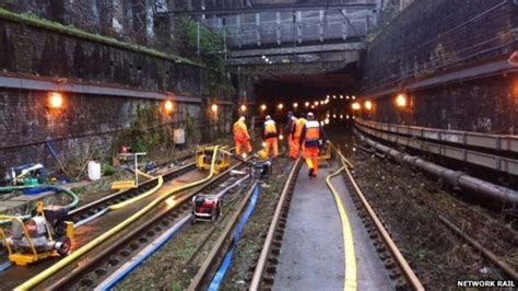 London Rail Tunnel Flood Causes Thameslink Major Delays BBC News