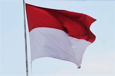 Bendera Merah Putih Pertama Kali Dikibarkan Pada Azka Gambar