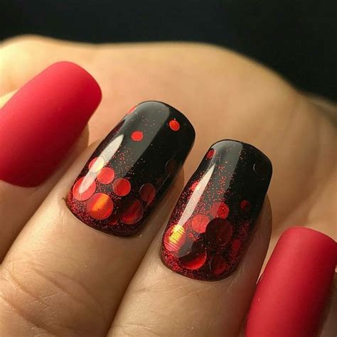 Lenzuola rosse e nere / biancheria casa: unghie rosso, una manicure spettacolare che gioca sul ...
