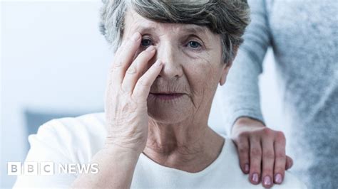 Five Ways To Spot If Someone Has Alzheimers Bbc News