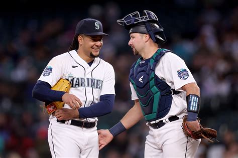 Ranking All Five Current Mariners Uniforms From Worst To Best