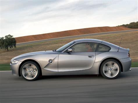 The bmw z4 demonstrates what it was intended for: BMW Z4 Coupe High Resolution Image (5 of 6)