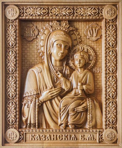 В храме покрова божией матери на на казанской иконе богородица изображается огрудно, в характерных одеждах, с небольшим наклоном головы к богомладенцу. Икона Божьей Матери «Казанская»