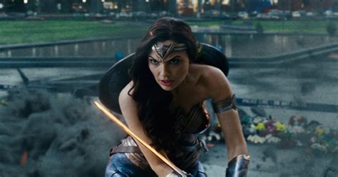 Zack Snyder Teases Super Rad Wonder Woman Action In Justice League