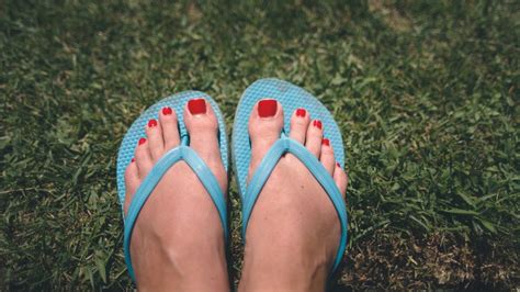 The Worst Shoes You Can Wear This Summer Huffpost Own