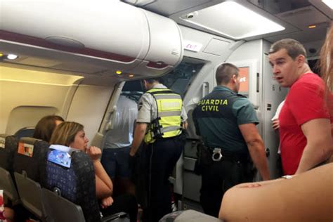 Five Drunken ‘lads Kicked Off Easyjet Flight After Being Refused Alcohol
