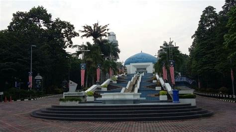 Parking facility is available free of cost. National #Planetarium Kuala Lumpur | Statue of liberty, Statue
