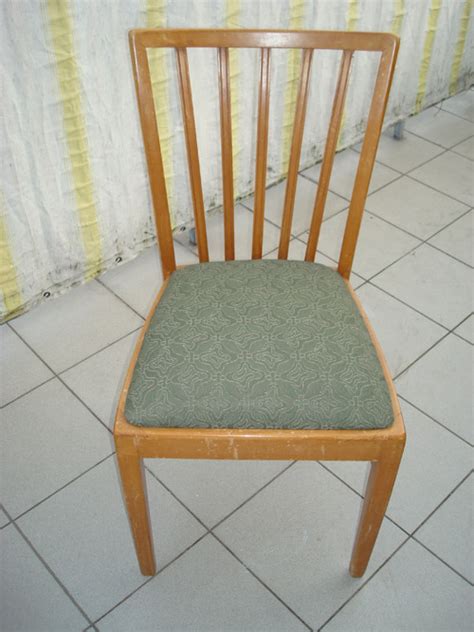 Einen stuhl neu zu beziehen ist gar nicht so schwer. Ein Stuhl, ein weißer Stuhl | danyeela