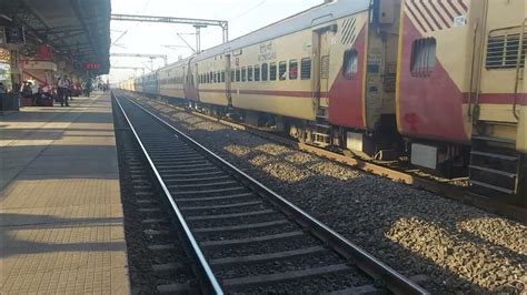 16338 Ernakulam Okha Express Arrived Maninagar Railway Station Youtube