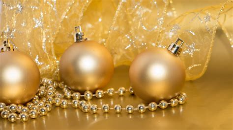 Golden Christmas Decorations Wallpaper Holiday Wallpapers 51279