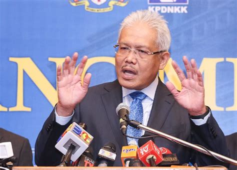 Tan sri muhyiddin yassin, 73, was a member of previously, from 1995 to 2015, he held several positions including; Domestic Trade Ministry to meet petrol companies, dealers ...