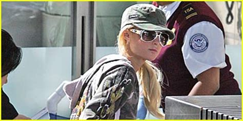 Paris Hilton Checks In With Security Celebrity Guess Who Paris Hilton Just Jared Celebrity