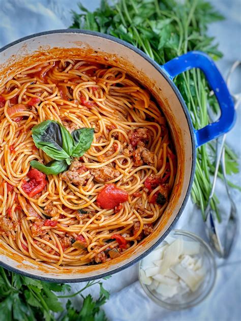 One Pot Spaghetti With Tomatoes And Sausage Sweet Savory And Steph