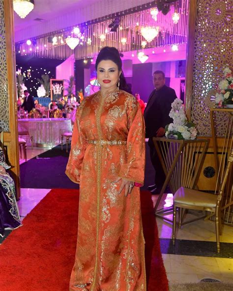 الفنانة المغربية لطيفة رأفت ترتدي قفطانا مغربيا عمره 65 سنة، أقدم من بلد مجاور عمره 60 سنة