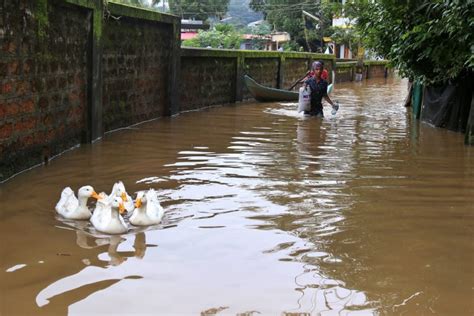 Kerala Rains 26 Dead Thousands Evacuated Amid India Flooding