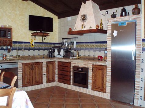 Rehabilitación de 6 viviendas en barcelona. CUVICONS reformas y construcción: Muebles de cocina de obra.