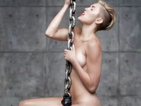 Miley Cyrus Nude In Wrecking Ball Videoclip Paparazzi Oops My Xxx Hot Girl