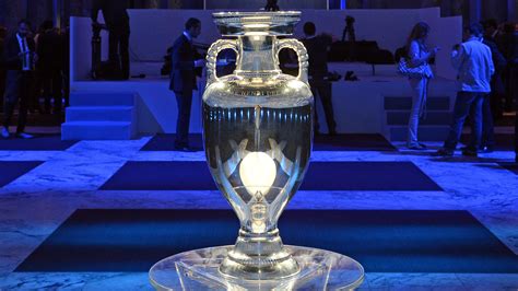 Velkommen til norges største guide for football em 2021. Coupe Henri Delaunay :: Trophäen :: Historie :: Der DFB ...