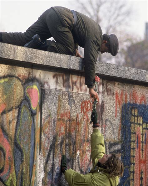 D Couvrez La Construction Du Mur De Berlin Une Nuit Dao T Elle