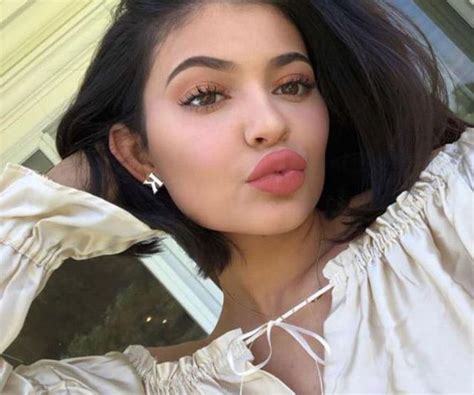 Kylie Jenner Gives Aussie Label Johansen An Instagram Shout Out Elle